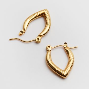 Kolczyki ze stali chirurgicznej podłużne caro z pręgami w kolorze złotym 21mm PVD