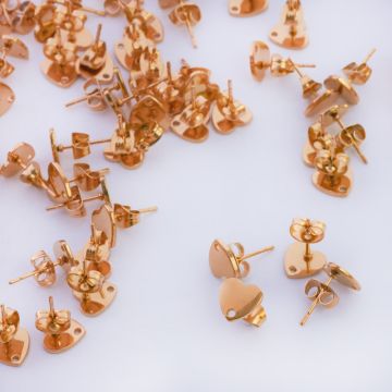 Sztyfty do kolczyków serca ze stali chirurgicznej w kolorze złotym 8mm