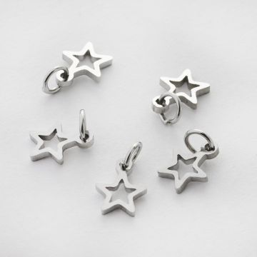 Mini zawieszka ze stali chirurgicznej gwiazdka wycięta w kolorze srebrnym 8mm