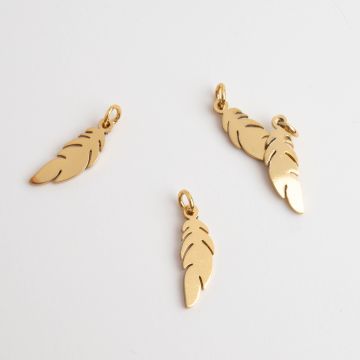 Zawieszka ze stali chirurgicznej piórko w kolorze złotym 13,5mm