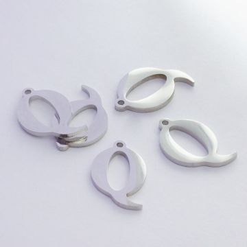 Zawieszka ze stali szlachetnej literka Q w kolorze srebrnym 14,1mm