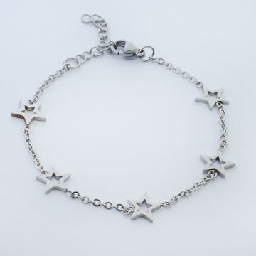 Bransoletka ze stali chirurgicznej z gwiazdkami wyciętymi w kolorze srebrnym 18,5cm Bransoletka ze stali chirurgicznej z gwiazdkami wyciętymi w kolorze srebrnym 18,5cm