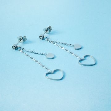 Kolczyki ze stali chirurgicznej serce wycięte w kolorze srebrnym 4,5cm Kolczyki ze stali chirurgicznej serce wycięte w kolorze srebrnym 4,5cm