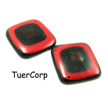 Zawieszka kwadrat czerwony 54mm