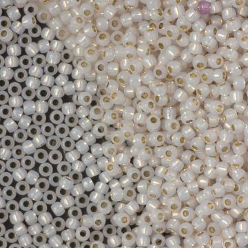 Koraliki TOHO Round 11/0  Permanent Finish - Silver-Lined Milky Cloud