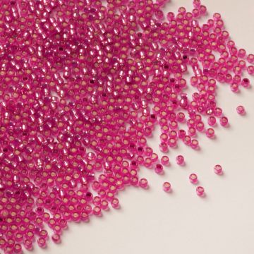 TOHO - Round 15/0: Silver-Lined Milky Hot Pink 15/0