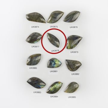 Labradoryt kaboszon nieregularny 36,5mm Labradoryt kaboszon nieregularny 36,5mm