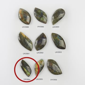 Labradoryt kaboszon nieregularny 42mm