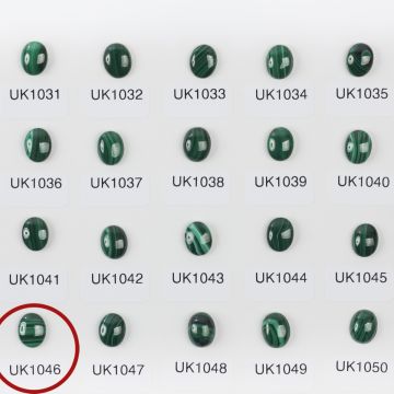 Malachit naturalny kaboszon owal 10,3mm Malachit naturalny kaboszon owal 10,3mm