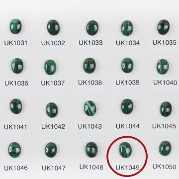 Malachit naturalny kaboszon owal 10,5mm Malachit naturalny kaboszon owal 10,5mm