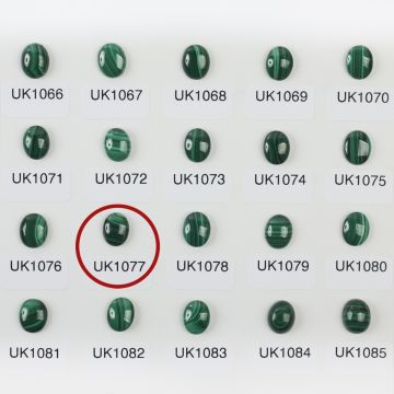Malachit naturalny kaboszon owal 9,9mm Malachit naturalny kaboszon owal 9,9mm