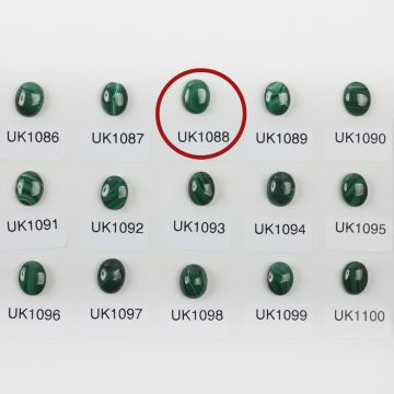 Malachit naturalny kaboszon owal 10,2mm