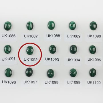 Malachit naturalny kaboszon owal 10,1mm Malachit naturalny kaboszon owal 10,1mm