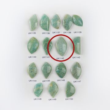 Amazonit kaboszon nieregularny jasny 40mm Amazonit kaboszon nieregularny jasny 40mm