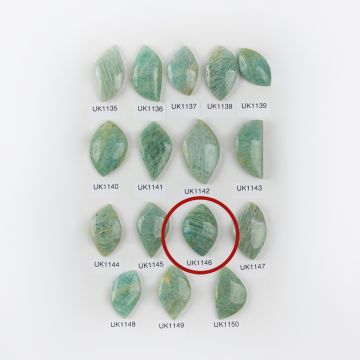 Amazonit kaboszon nieregularny jasny 32mm Amazonit kaboszon nieregularny jasny 32mm