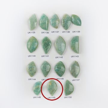 Amazonit kaboszon nieregularny jasny 34mm Amazonit kaboszon nieregularny jasny 34mm