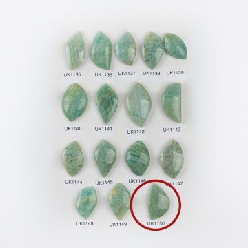 Amazonit kaboszon nieregularny jasny 33mm