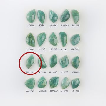 Amazonit kaboszon nieregularny 30,5mm