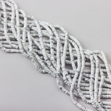 Howlit biały krążek gładki 4,5x2,5mm - na sznurze