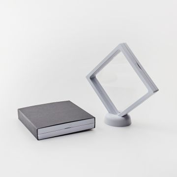 Ekspozytor z membraną ramka 3D biała z etui 9x9cm