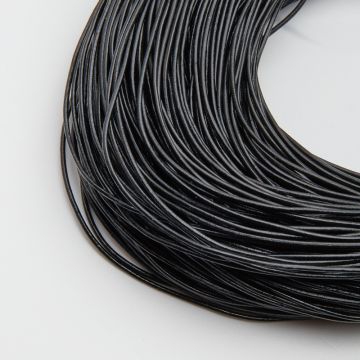 Rzemień naturalny lakierowany czarny 1mm