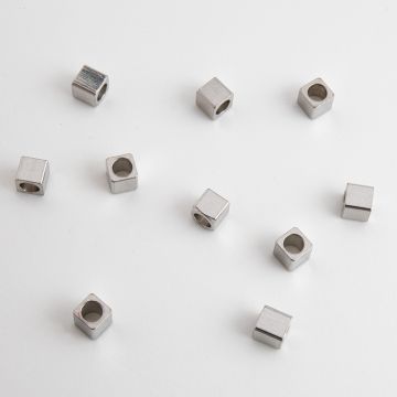 Przekładka ze stali chirurgicznej kostka w kolorze srebrnym 3mm