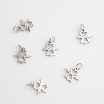 Zawieszka ze stali chirurgicznej aniołek w kolorze srebrnym 8,5mm