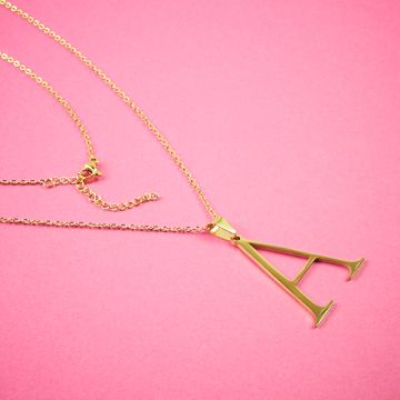 Naszyjnik ze stali chirurgicznej z literką A w kolorze złotym 44cm Naszyjnik ze stali chirurgicznej z literką A w kolorze złotym 44cm