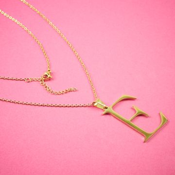 Naszyjnik ze stali chirurgicznej z literką E w kolorze złotym 44cm Naszyjnik ze stali chirurgicznej z literką E w kolorze złotym 44cm