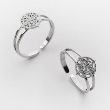 Pierścionek regulowany ze stali chirurgicznej z różą wiatrów w kolorze srebrnym 20mm