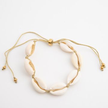 Bransoletka z muszlami kauri na złotym sznurku