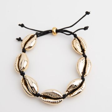 Bransoletka z muszlami kauri w złotym kolorze na czarnym sznurku