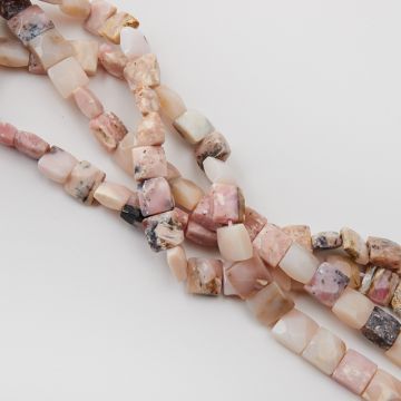 Opal różowy kwadrat fasetowany nieregularny 9-12mm