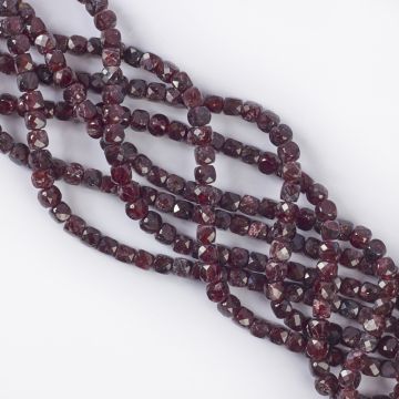 Granat kostka fasetowana 4mm