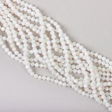 Biała muszla kulka fasetowana 4mm - na sznury