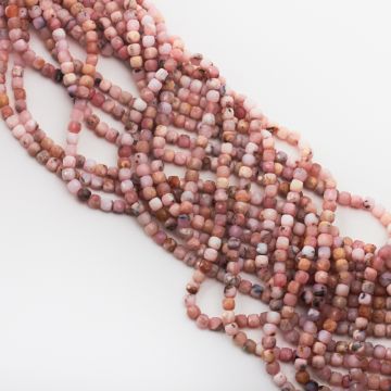 Opal różowy kostka fasetowana 4,5x4,5mm