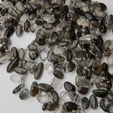 Kryształ górski z czarnym rutylem grot nieregularny 7-28mm