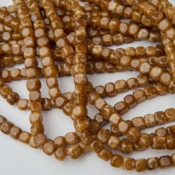 Jadeit brązowy kostka nieregularna 7x7mm