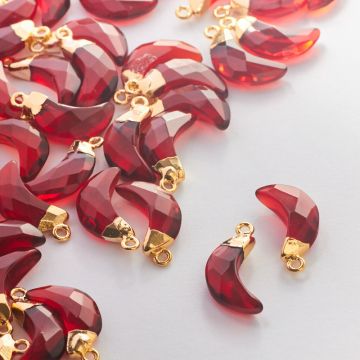 Granat syntetyczny zawieszka księżyc fasetowany w okuciu 19mm