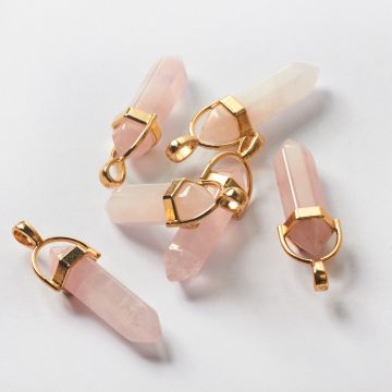 Kryształ górski różowy zawieszka grot w okuciu 40mm