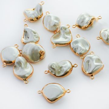 Perły seashell nugget w złotym okuciu łącznik 22-32mm