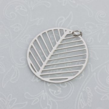 Zawieszka okrągła wycinana liść stal chirurgiczna z kółeczkiem w kolorze srebrnym 25mm