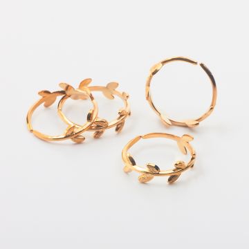 Pierścionek ze stali chirurgicznej regulowany laury w kolorze złotym 19,5mm