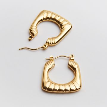 Kolczyki ze stali chirurgicznej ozdobny kwadrat z pręgami w kolorze złotym 24mm PVD