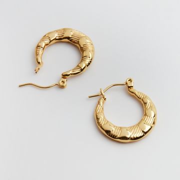 Kolczyki ze stali chirurgicznej ozdobne koła w kolorze złotym 20,5mm PVD