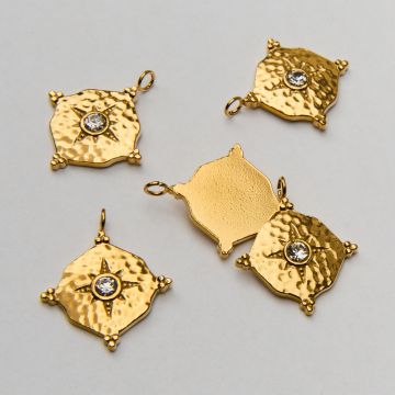 Zawieszka ze stali chirurgicznej ozdobna z białą cyrkonią w kolorze złotym 20mm PVD