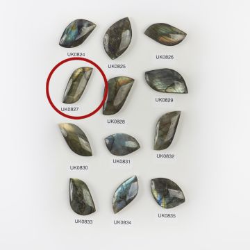 Labradoryt kaboszon nieregularny 39,5mm