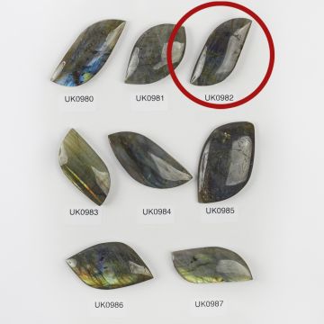 Labradoryt kaboszon nieregularny 46mm