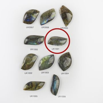 Labradoryt kaboszon nieregularny 40mm