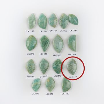 Amazonit kaboszon nieregularny jasny 35mm